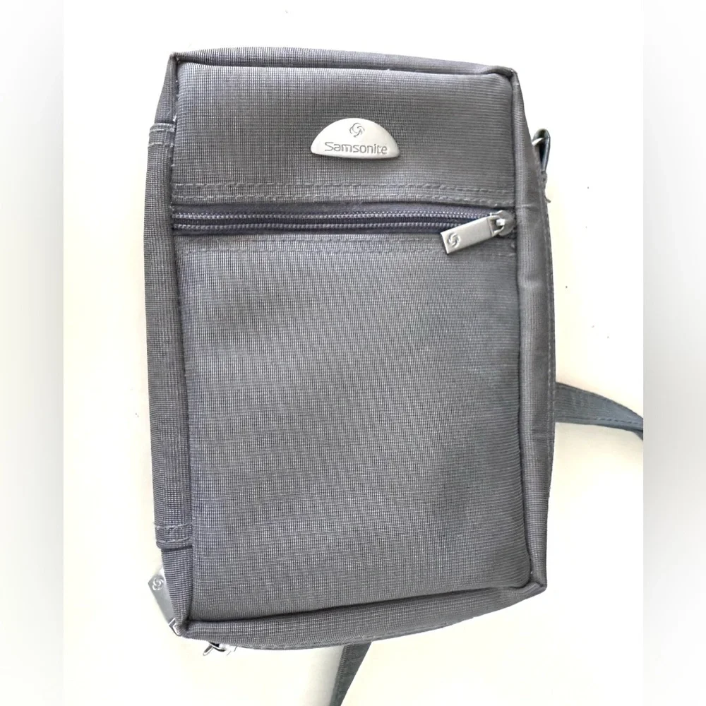 NWOT Samsonite Silver Gray Travel Zip Pockets Crossbody Bag Unisex Convertible